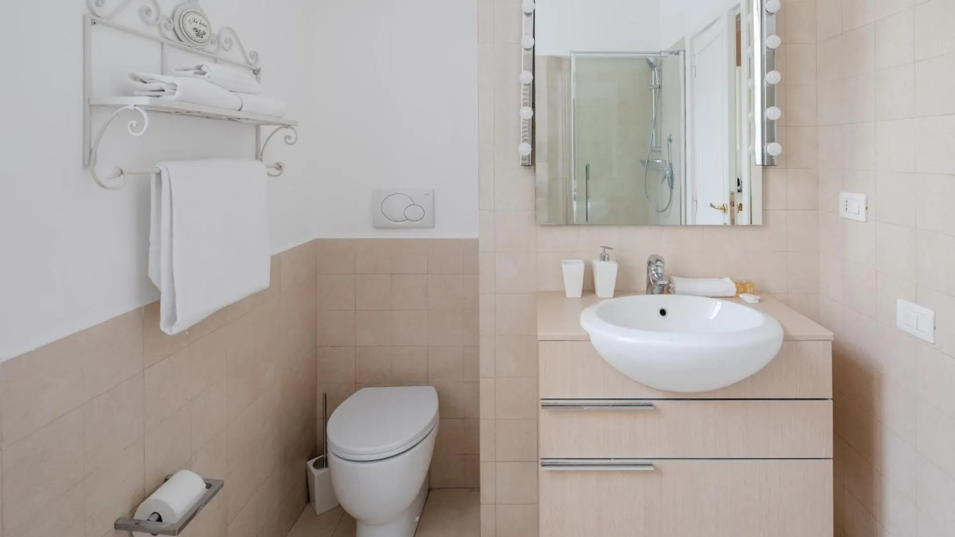 Elegant Apartment With Patio At Piazza Navona Рим
